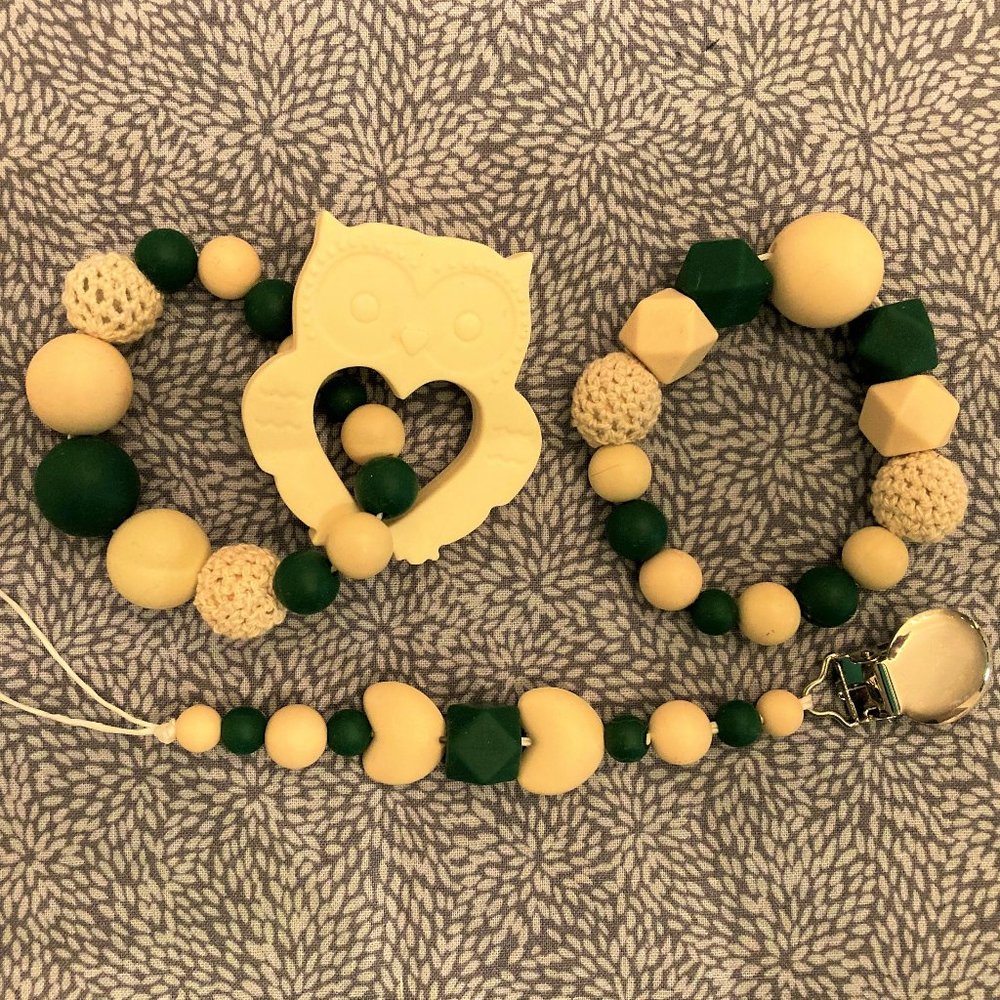 Silicone/Wood Pacifier Dummy Clip Teething Toys!!